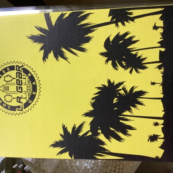 LA Gear sneakers with iconic flame design Neon glow-in-the-dark green - Picture 8 of 10